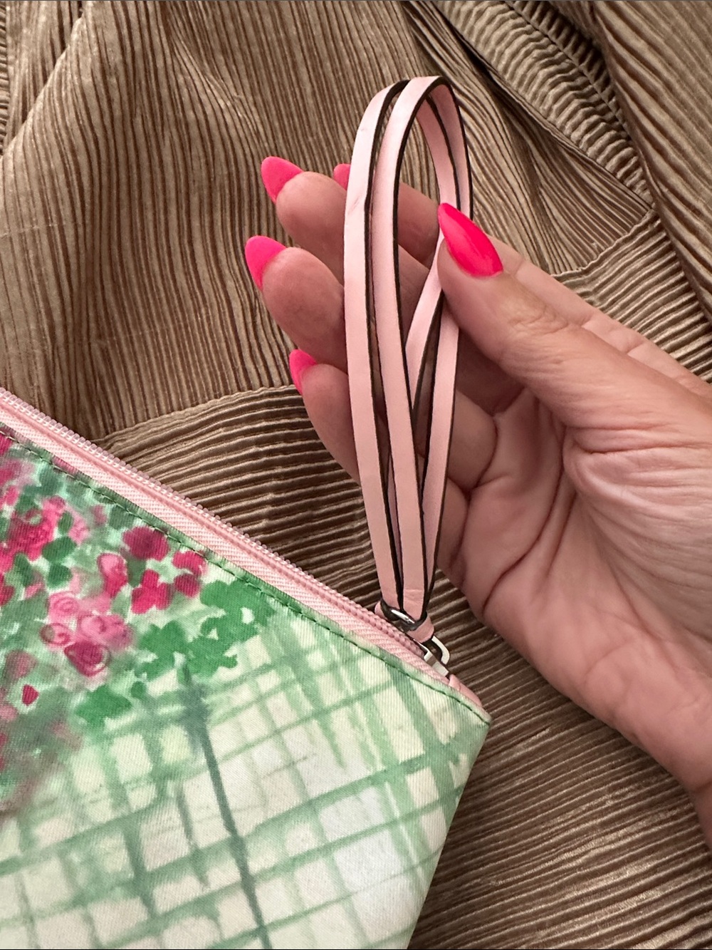 henri bendel Makeup Bag - Picture 6 of 9
